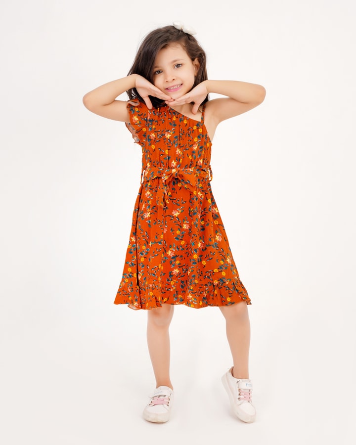 Girls' dress full of flowers