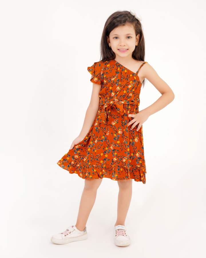 Girls' dress full of flowers